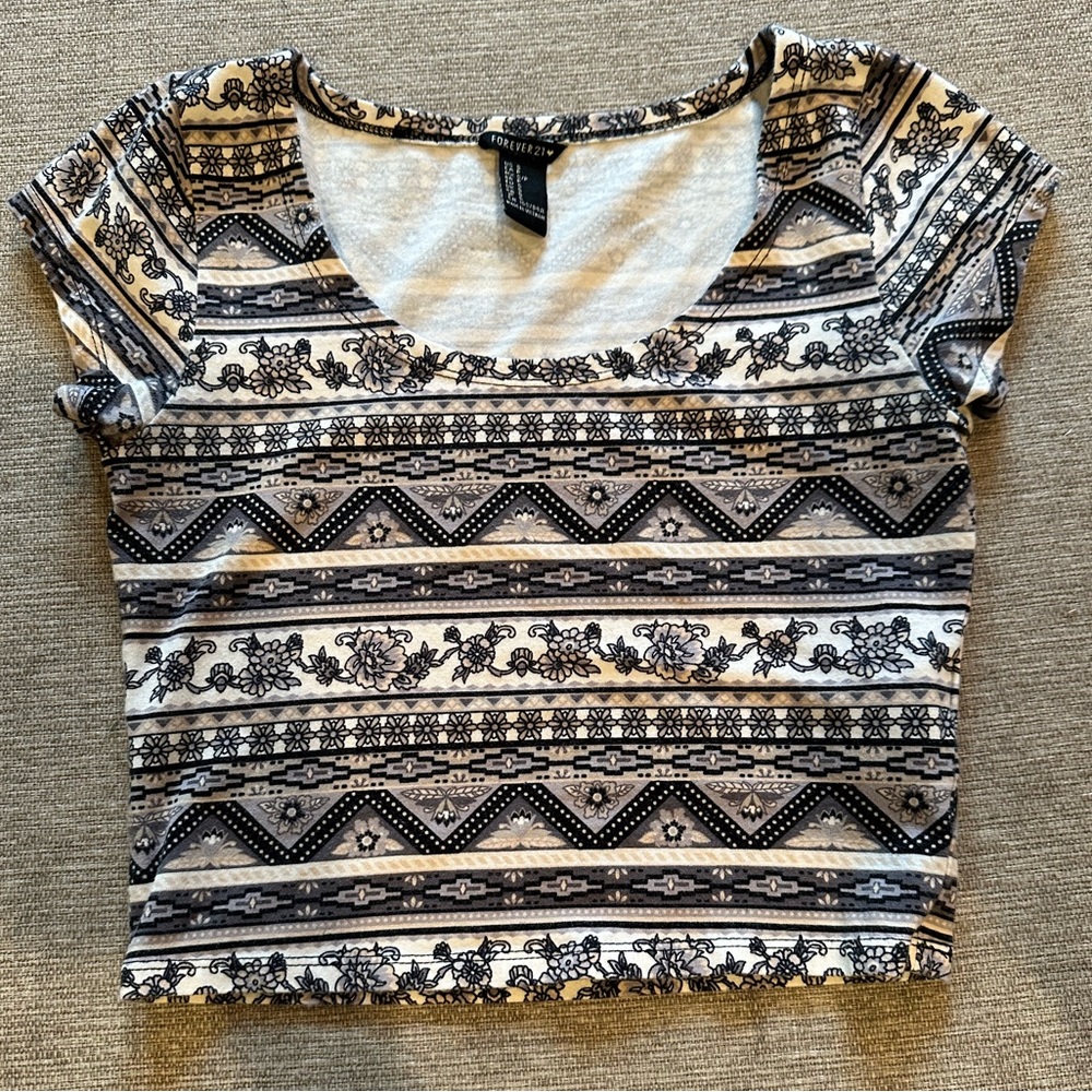Super Sexy Crop Top With Gorgeous Design. Size Small.